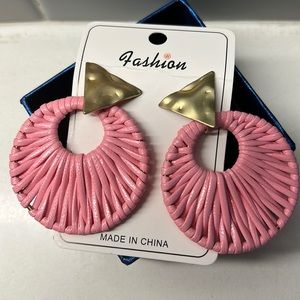 Rattan pink earrings with gold accent. NBW
